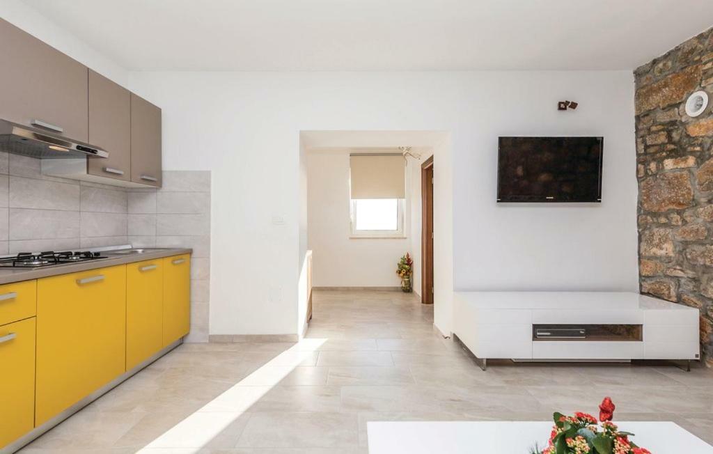 Apartments Sara Ловран Экстерьер фото